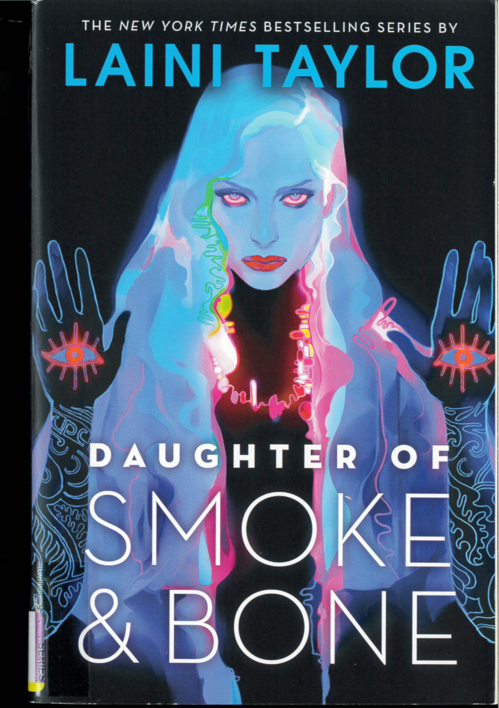 Daughter of smoke & bone /